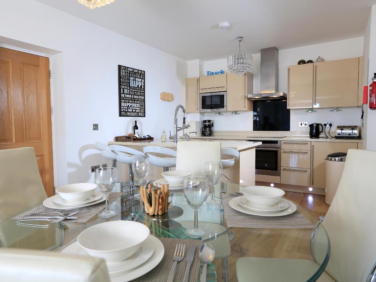 1 At The Beach Beesands Экстерьер фото