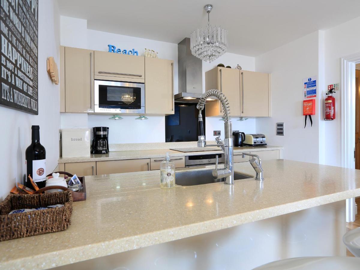 1 At The Beach Beesands Экстерьер фото