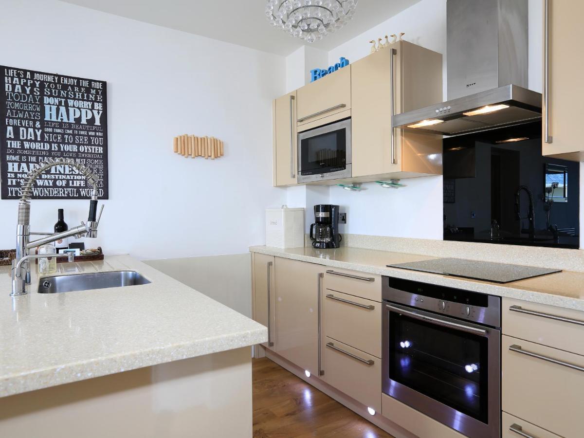 1 At The Beach Beesands Экстерьер фото