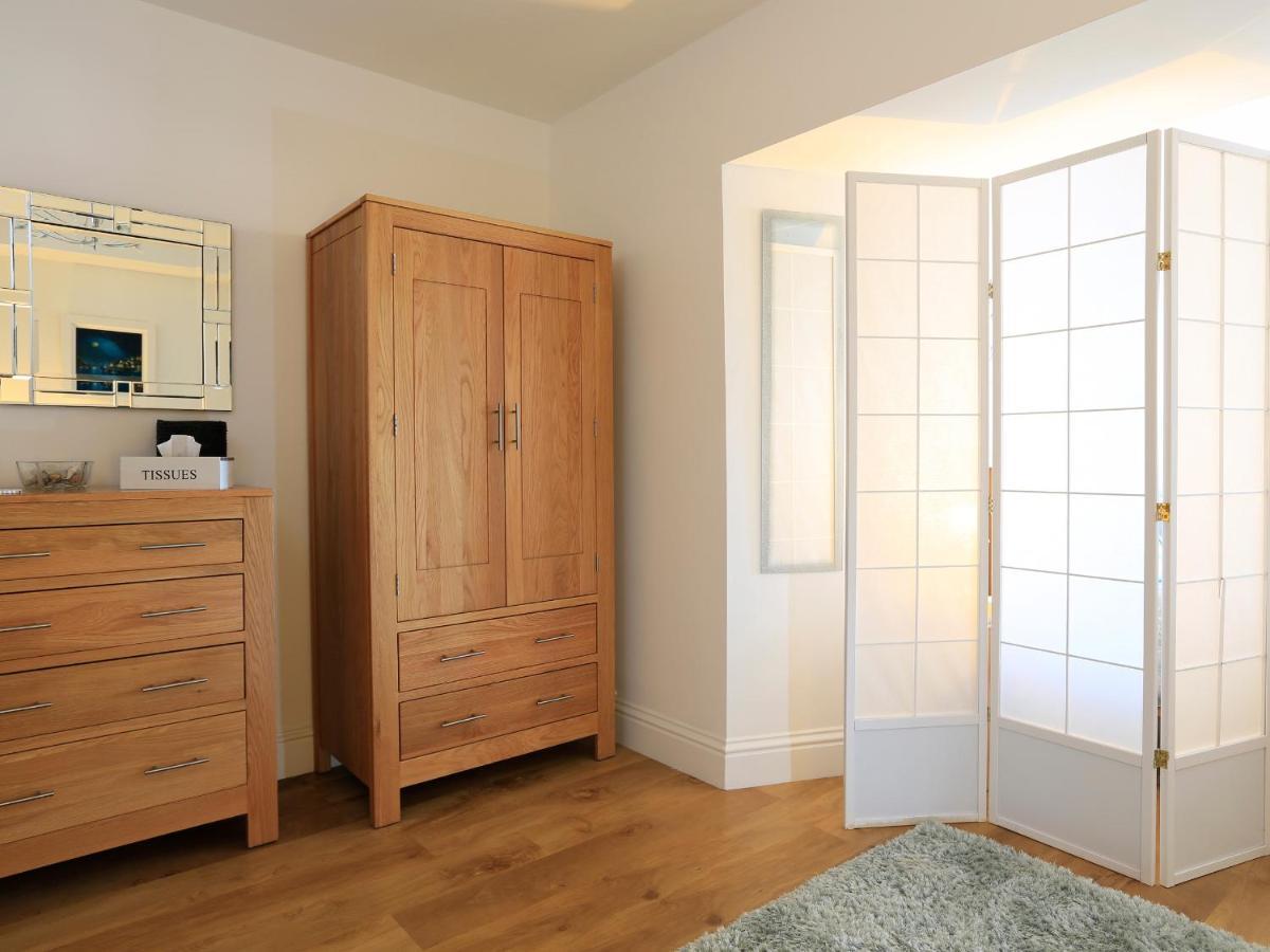 1 At The Beach Beesands Экстерьер фото