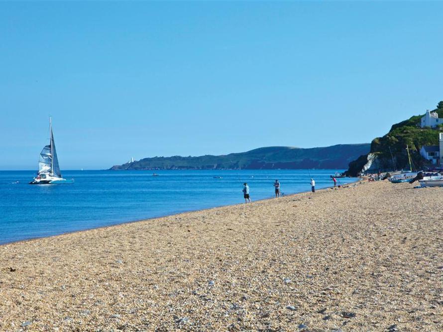 1 At The Beach Beesands Экстерьер фото